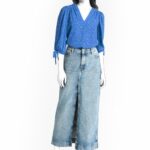 Bluse mit Schulteransammlung