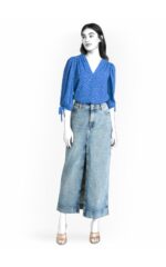 Bluse mit Schulteransammlung