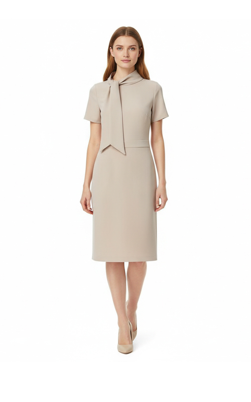 Kleid mit verlängertem Kragen