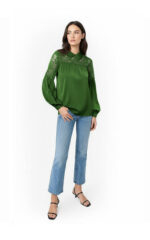 2610 – Блузка с кружевными вставками