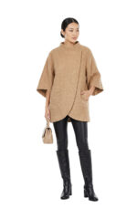 Mantel mit asymmetrischer Vorderkante